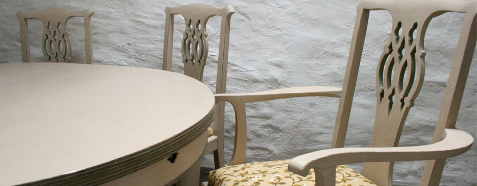 Pedran Table and Chairs